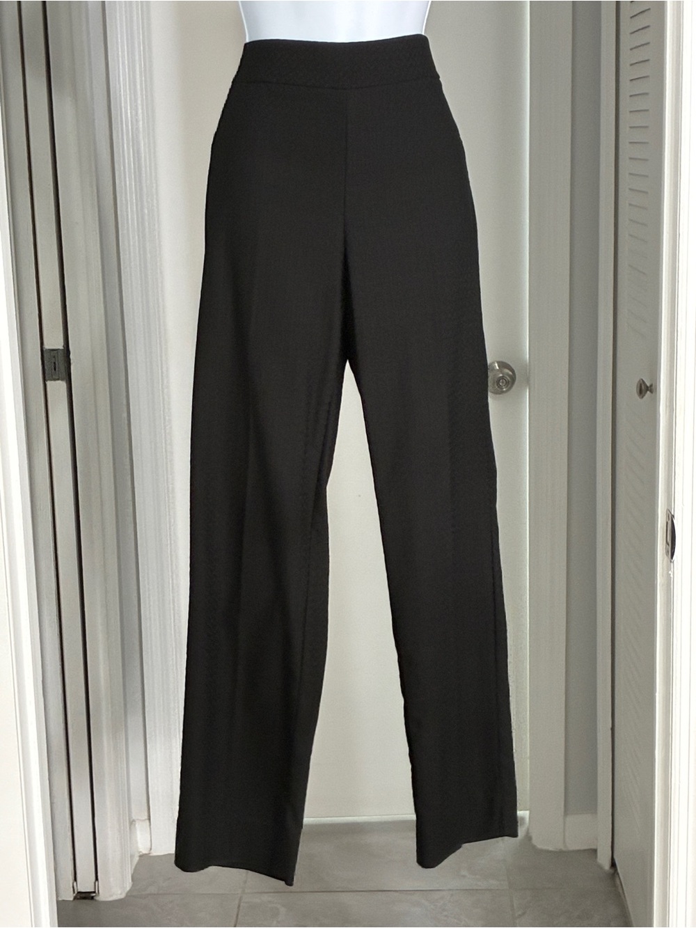 Anne Klein Black Wide-Leg Pull-On Dress Pants. Diamond Jacquard Weave Pattern